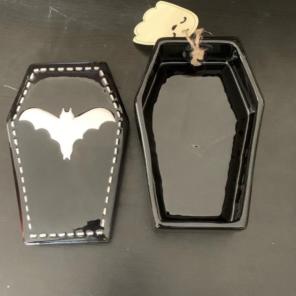 10 Strawberry Street Ceramic Bat Coffin Baking Dish